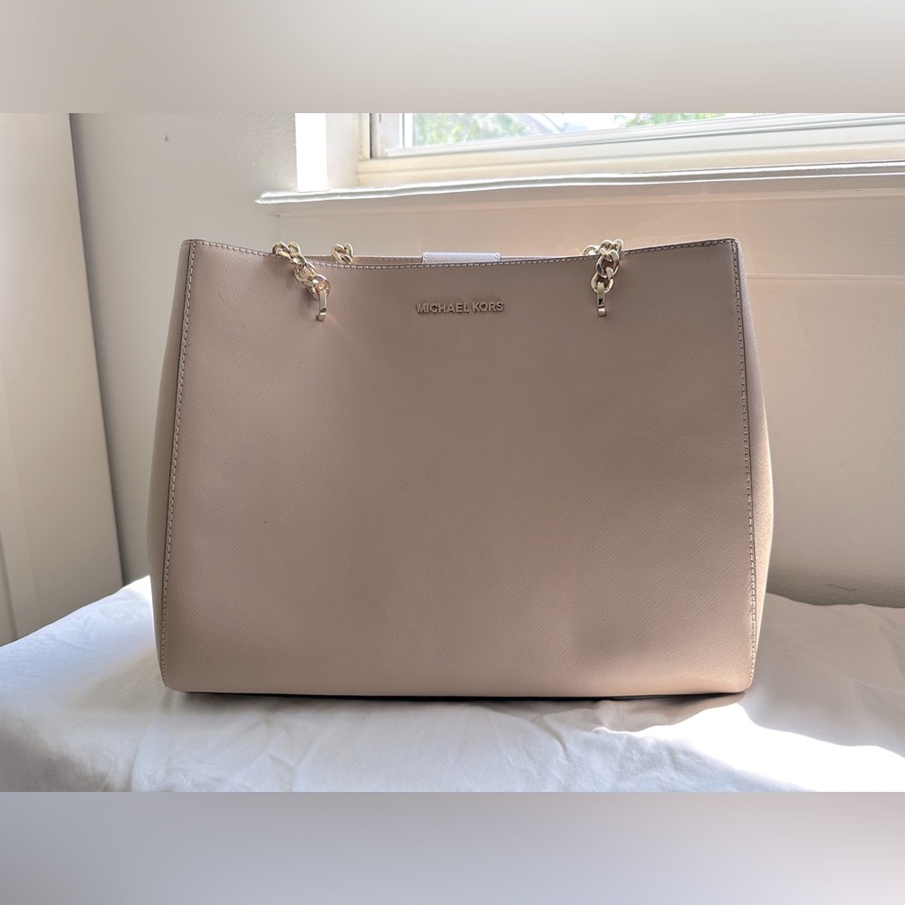 NWT- Michael Kors Temple Large Leather Tote- Oyster color